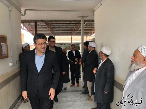 دیدار فرماندار و نماینده مجلس با روحانیون حوزه علمیه روستای آرخ بزرگ