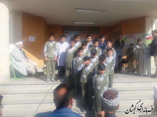 جشن انقلاب در مدرسه فاروق منصور عباسی سیمین‌شهر برگزار شد