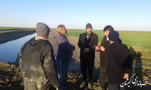 بازدید فرماندار گمیشان از زمین های کشاورزی محدوده شمال روستای چارقلی