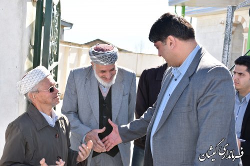 بازدید فرماندار گمیشان از روستای دهنه و دیدار با مردم