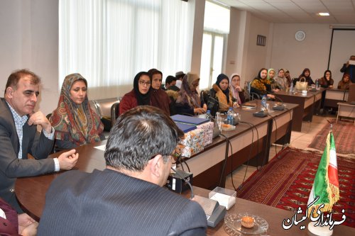 نشست صمیمی مشاورین بانوان دستگاه ها و فرهیخته شهرستان با فرماندار گمیشان