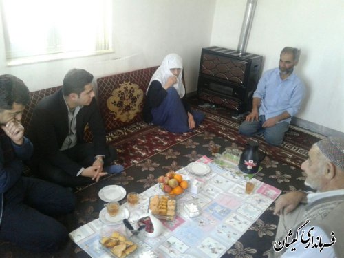 دیدار بخشدار مرکزی گمیشان با خانواده های معظم شهید عبدالحکیم فلاح نژاد