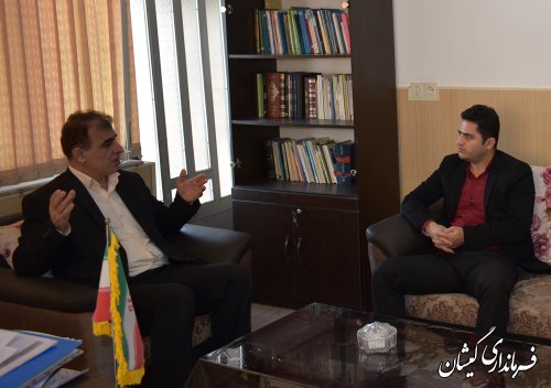 بازدید سرزده معاون فرماندار گمیشان از بخشداری مرکزی