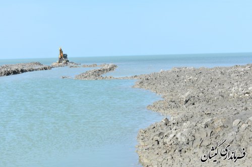 بازدید معاون هماهنگی امورعمرانی استاندار از کانال sc2 سایت میگوی گمیشان