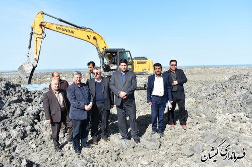 بازدید معاون هماهنگی امورعمرانی استاندار از کانال sc2 سایت میگوی گمیشان