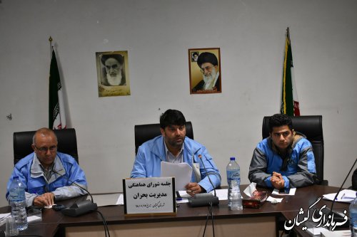 7شاخه لوله جهت تسریع هدایت آب بر روی پل محیط بانی نصب شد