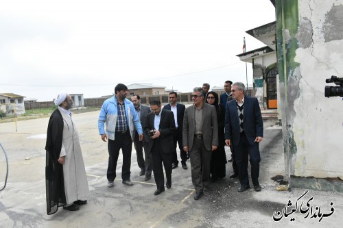 فرماندارگمیشان به همراه کمیسیون آموزش مجلس ازدومدرسه آسیب دیده بازدیدکرد