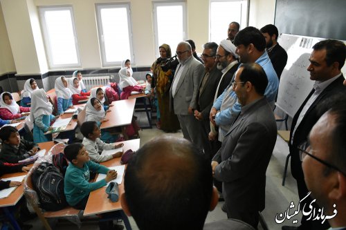 فرماندارگمیشان به همراه کمیسیون آموزش مجلس ازدومدرسه آسیب دیده بازدیدکرد