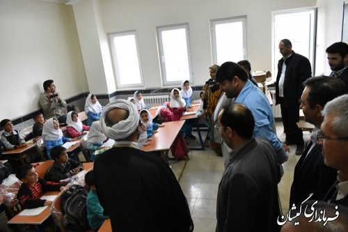 فرماندارگمیشان به همراه کمیسیون آموزش مجلس ازدومدرسه آسیب دیده بازدیدکرد
