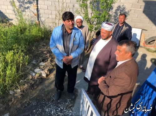 چندین پمپ در نقاط مختلف روستاها درحال تخلیه آب به گرگانرود هستند