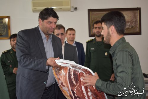 دیدار فرماندار گمیشان با خانواده شهید خدمت تاجقلی جهانی
