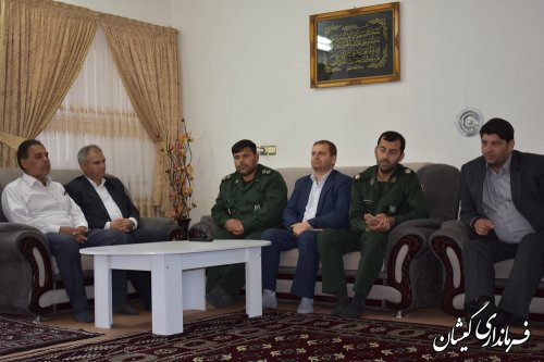 دیدار فرماندار گمیشان با خانواده شهید خدمت تاجقلی جهانی
