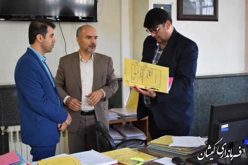 بازدید فرماندار گمیشان از بانک های ملی و سپه