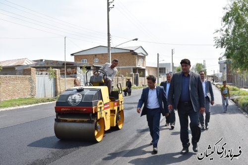 بازدید فرماندار گمیشان از اجرای آسفالت معابر شهر گمیش تپه