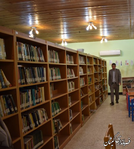 بازدید سرپرست فرمانداری گمیشان از کتابخانه عمومی امام محمد غزالی