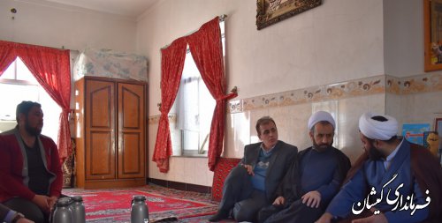 دیدار معاون فرماندار گمیشان با خانواده های شهید خدمت 