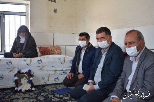 دیدار با خانواده شهدا از مصادیق انتقال فرهنگ ایثار و شهادت است