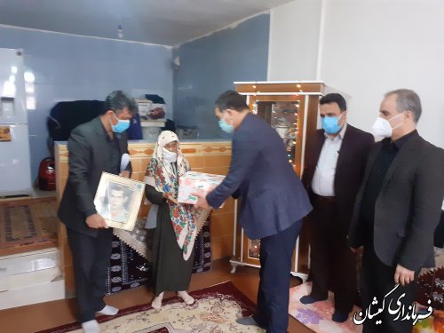 معاون استاندار با مادرشهید عبدالقیوم دهقانی دیدارکرد