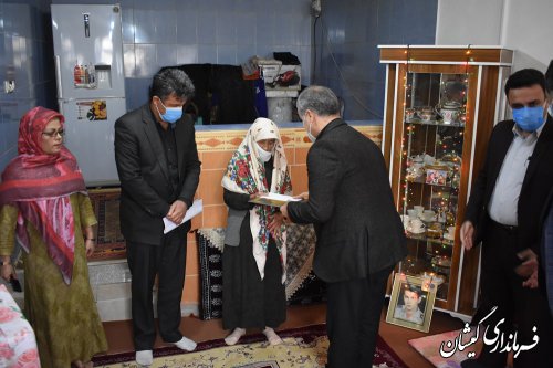 معاون استاندار با مادرشهید عبدالقیوم دهقانی دیدارکرد