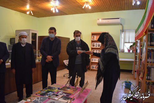 تجلیل فرماندار گمیشان از برگزیدگان جشنواره کتابخوانی رضوی شهرستان