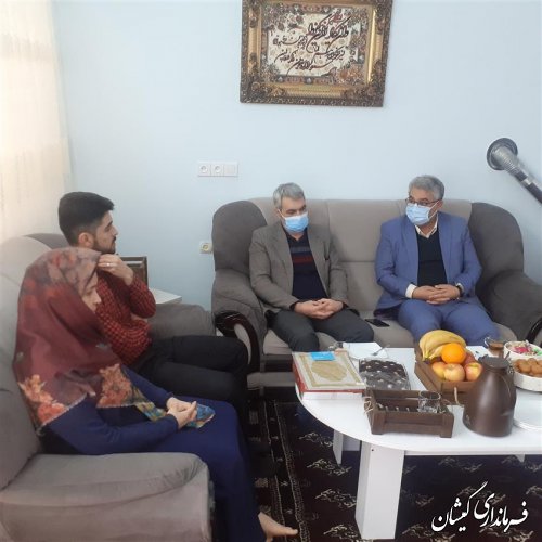 دیدار سرپرست فرمانداری گمیشان با خانواده شهید خدمت سیل تاجقلی جهانی 
