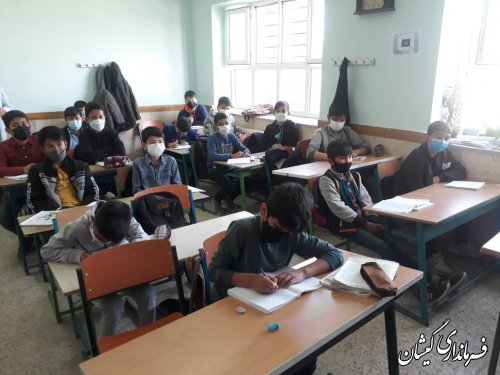 بازدید " سقلی" سرپرست فرمانداری و "ایری " سرپرست اداره آموزش و پرورش شهرستان گمیشان از نحوه بازگشایی و حضوری شدن مدارس شهرستان