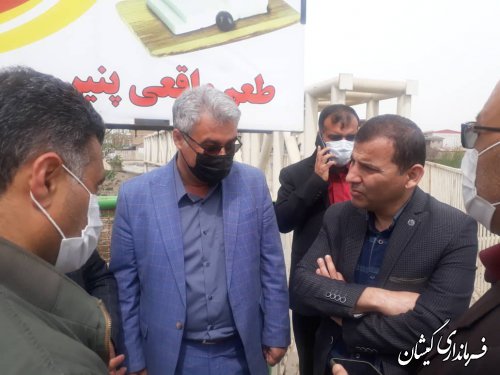 سرپرست فرمانداری گمیشان به منظور بررسی وضعیت آب شرب شهر سیمین شهر از بخش مرکزی شهرستان بازدید کرد.