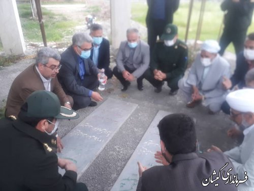 بمناسبت هفته کاروکارگر مراسم غبارروبی گلزار شهدای گمنام گمیش تپه با حضور فرماندار برگزار  شد.