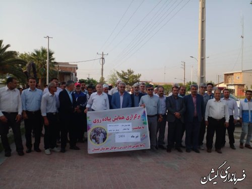 حضور سقلی فرماندار گمیشان در پیاده روی همگانی