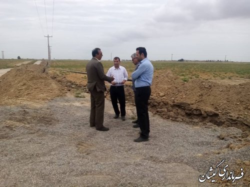 بازدید فرماندار گمیشان از مراحل پایانی بهره برداری از چاه های تامین آب شهرستان