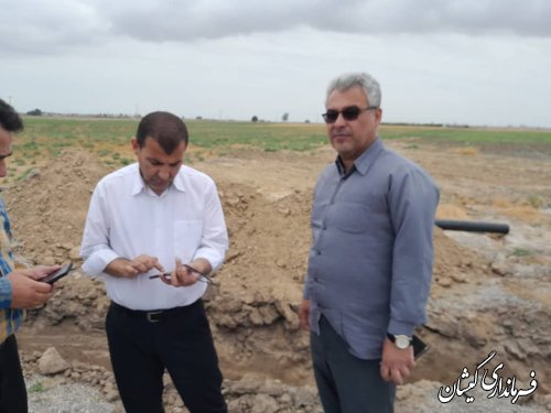 بازدید فرماندار گمیشان از مراحل پایانی بهره برداری از چاه های تامین آب شهرستان