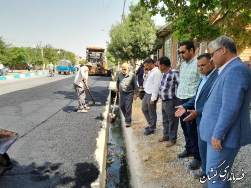 بازدید فرماندار گمیشان از عملیات پخش آسفالت سیمین شهر