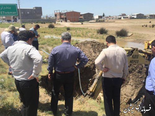 بازدید فرماندار گمیشان از عملیات مرمت شبکه آبرسانی به شهرستان 