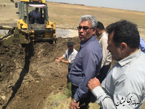 بازدید فرماندار گمیشان از عملیات مرمت شبکه آبرسانی به شهرستان 