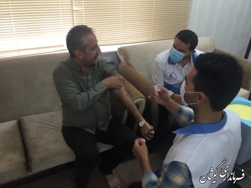 تزریق دز چهارم واکسن کووید فرماندار گمیشان و پرسنل فرمانداری