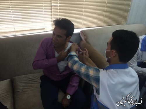 تزریق دز چهارم واکسن کووید فرماندار گمیشان و پرسنل فرمانداری