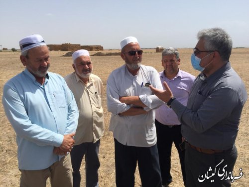 بازدید فرماندار گمیشان از زمین اهدایی خیر روستای قرنجیک خواجه خان 