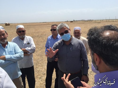 بازدید فرماندار گمیشان از زمین اهدایی خیر روستای قرنجیک خواجه خان 