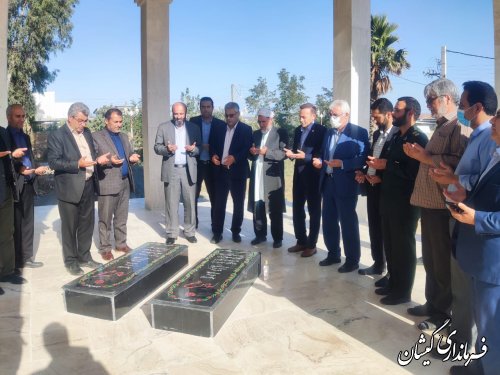 ادای احترام معاون سیاسی امنیتی استاندار گلستان به شهدای گمنام شهرستان گمیشان