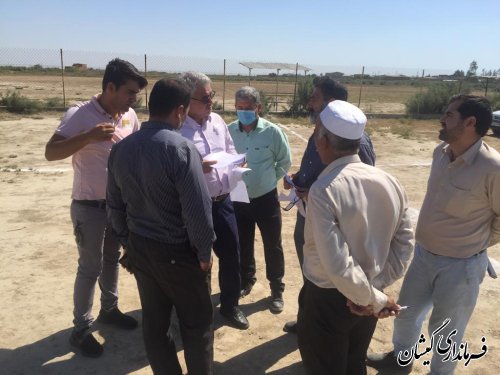 پیگیری مستمر فرماندار گمیشان جهت اجرایی شدت پروژه زمین چمن مصنوعی آرخ بزرگ 