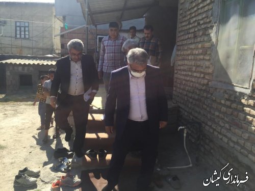 حضور فرماندار گمیشان جهت عیادت از بیمار بستری در روستای گامیشلی 