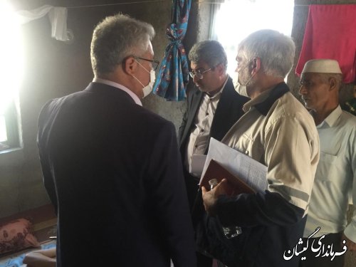 حضور فرماندار گمیشان جهت عیادت از بیمار بستری در روستای گامیشلی 