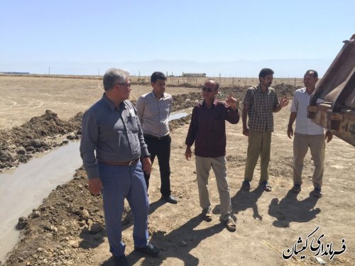 بازدید فرماندار از حفر چاه تامین آب سقر تپه 