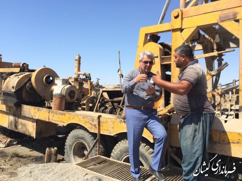 بازدید فرماندار از حفر چاه تامین آب سقر تپه 