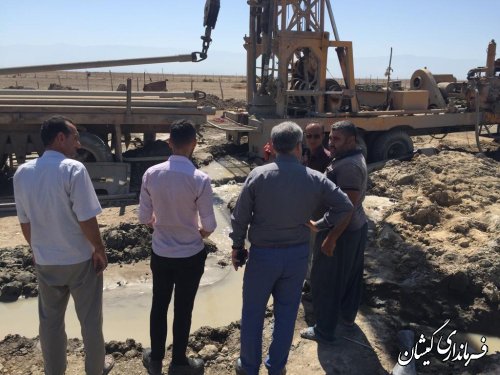 بازدید فرماندار از حفر چاه تامین آب سقر تپه 