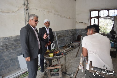 بازدید فرماندار گمیشان از کارگاه آلومینیوم سازی در شهر گمیش تپه 