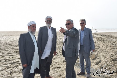 بازدید فرماندار گمیشان از دهانه کانال محیط بانی 