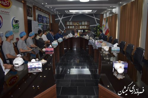 بازدید فرماندار گمیشان از کارخانه تولیدی محصولات لبنی آشوراده و برگزاری جلسه کمیسیون کارگری شهرستان گمیشان