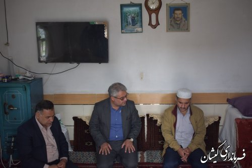 دیدار فرماندار گمیشان با خانواده های شهدا در سیمین شهر 