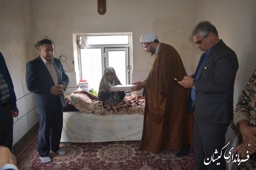 دیدار فرماندار گمیشان با خانواده های شهدا در سیمین شهر 